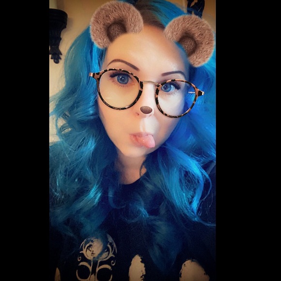 🖤Meet your posher🖤 - Picture 4 of 10